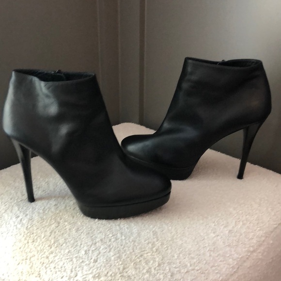 Stuart Weitzman Bootie - Picture 1 of 7